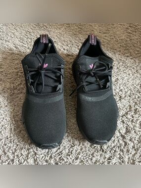 adidas nmds R1  Black & Pink